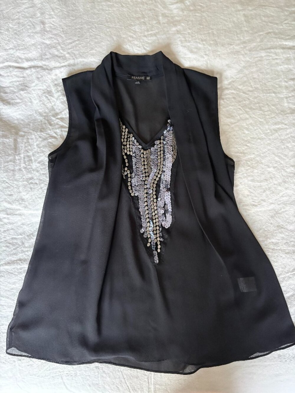 Femme de carrière  sleeveless black blouse